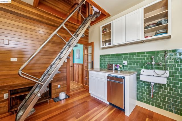 821 32nd, Oakland, CA 94608