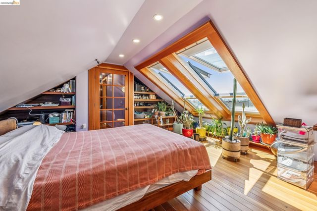 821 32nd, Oakland, CA 94608