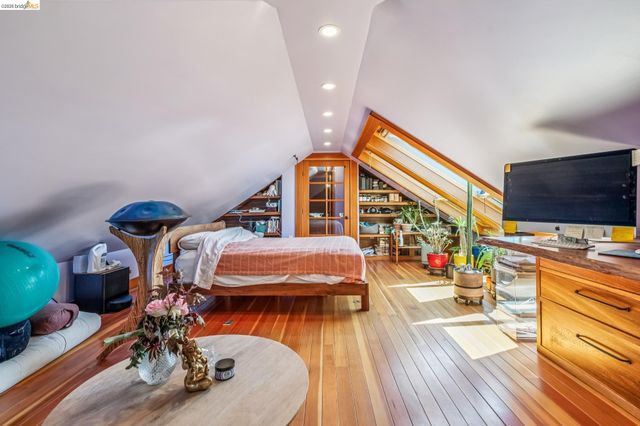 821 32nd, Oakland, CA 94608