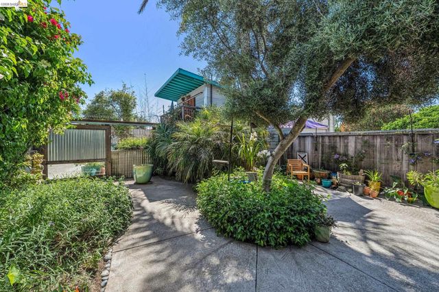 821 32nd, Oakland, CA 94608
