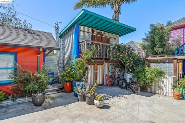 821 32nd, Oakland, CA 94608