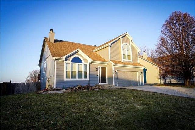 1604 SE 11th st Street, Lee's Summit, MO 64081