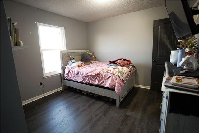 1604 SE 11th st Street, Lee's Summit, MO 64081