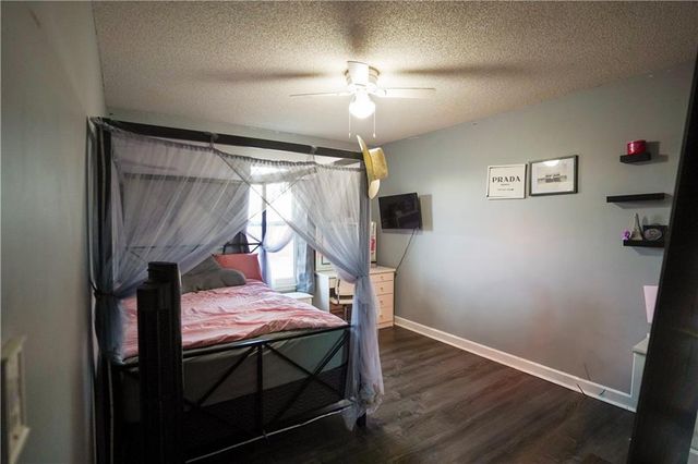 1604 SE 11th st Street, Lee's Summit, MO 64081