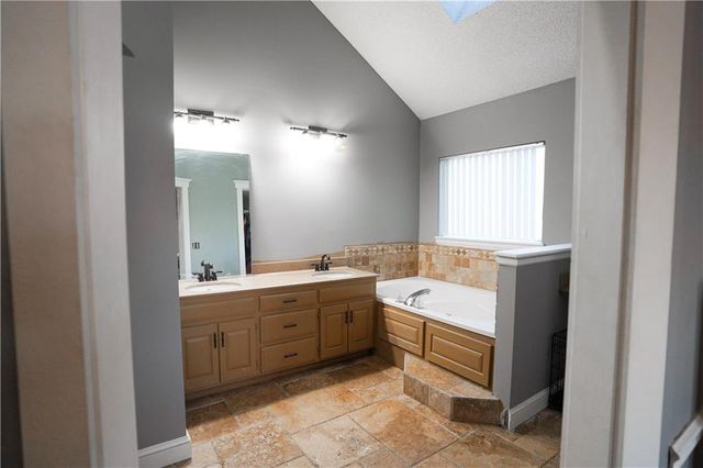 1604 SE 11th st Street, Lee's Summit, MO 64081