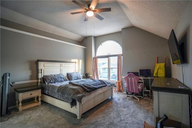 1604 SE 11th st Street, Lee's Summit, MO 64081