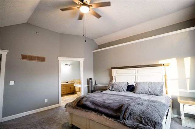 1604 SE 11th st Street, Lee's Summit, MO 64081