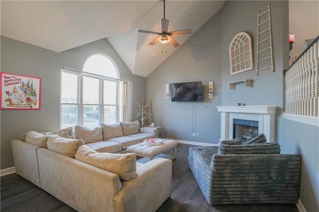 1604 SE 11th st Street, Lee's Summit, MO 64081