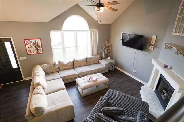 1604 SE 11th st Street, Lee's Summit, MO 64081