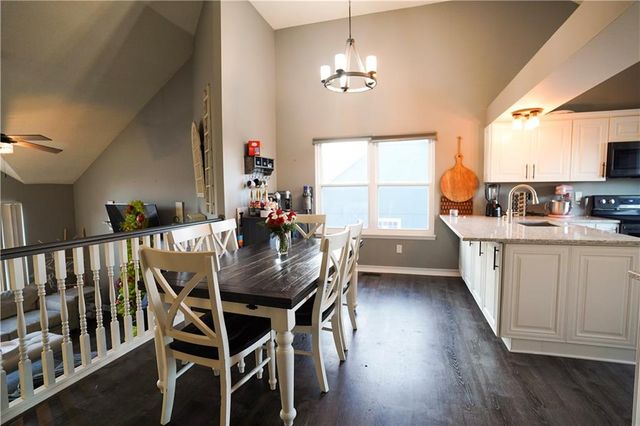 1604 SE 11th st Street, Lee's Summit, MO 64081