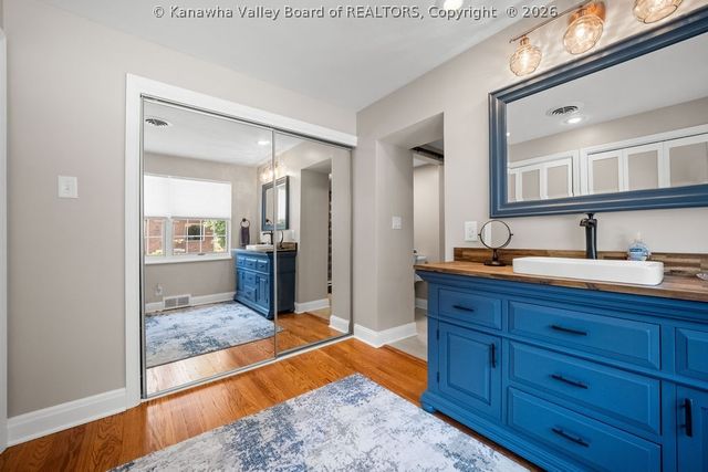 844 Lower Chester Road, Charleston, WV 25302