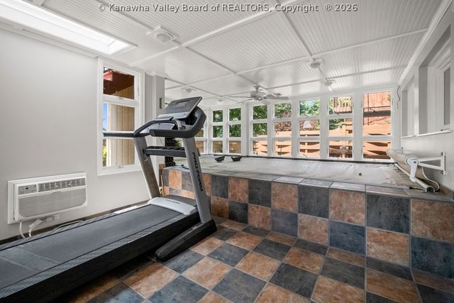 844 Lower Chester Road, Charleston, WV 25302