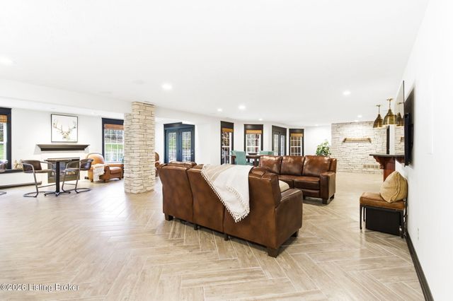 17106 Deer Crossing Trail, Fisherville, KY 40023