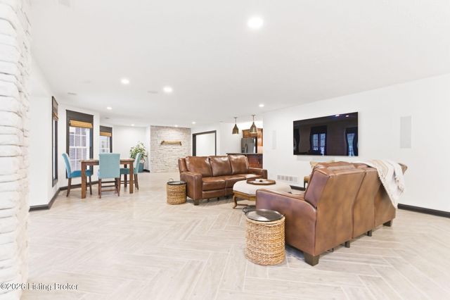 17106 Deer Crossing Trail, Fisherville, KY 40023
