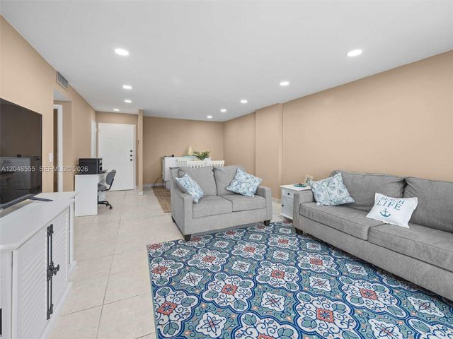 322 SE Buchanan Street 703, Hollywood, FL 33019
