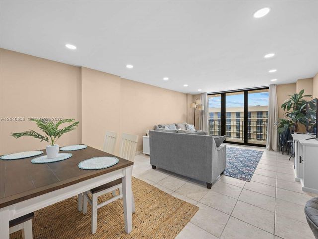 322 SE Buchanan Street 703, Hollywood, FL 33019