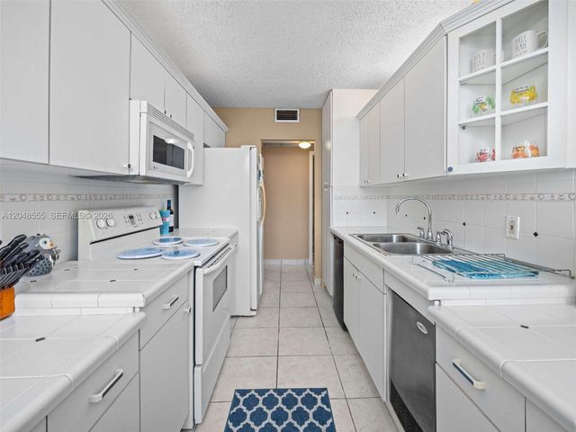 322 SE Buchanan Street 703, Hollywood, FL 33019