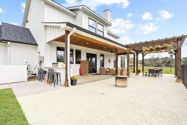 15855 Hickory Drive, Alvin, TX 77511