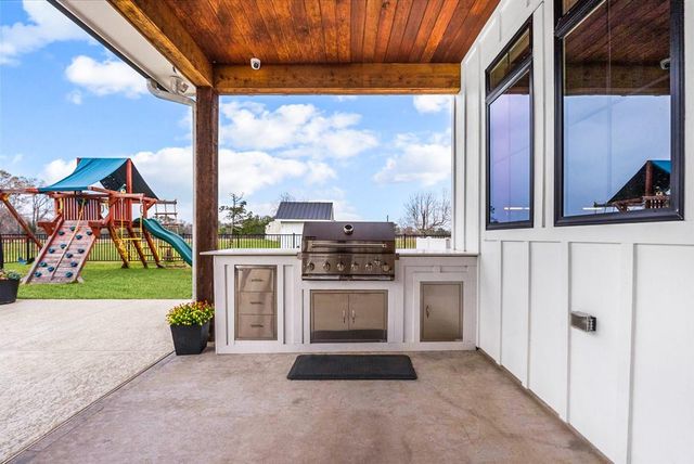 15855 Hickory Drive, Alvin, TX 77511