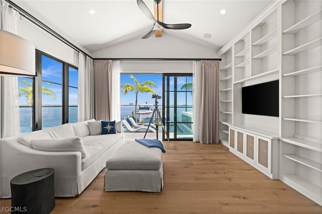 5661 Riverside DR, Cape Coral, FL 33904