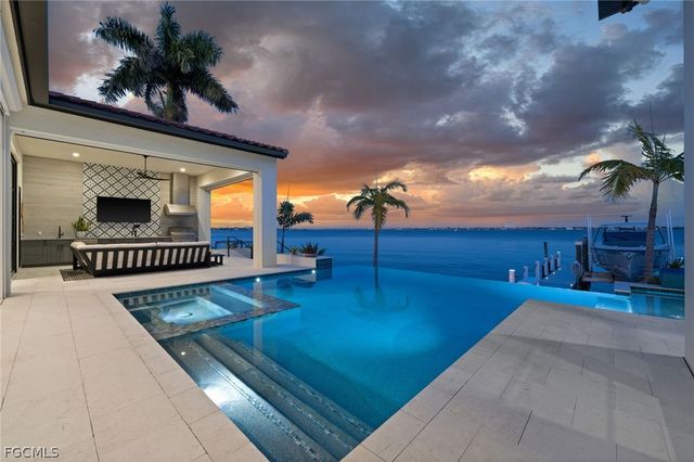 5661 Riverside DR, Cape Coral, FL 33904