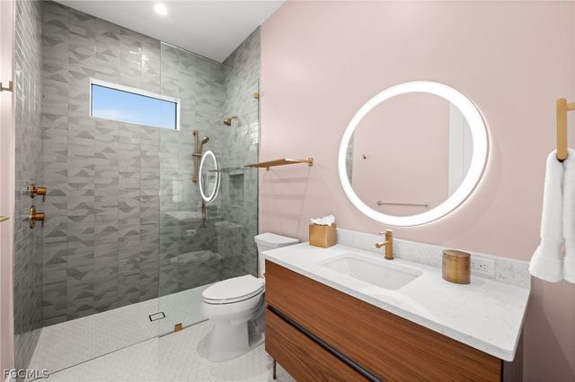 5661 Riverside DR, Cape Coral, FL 33904