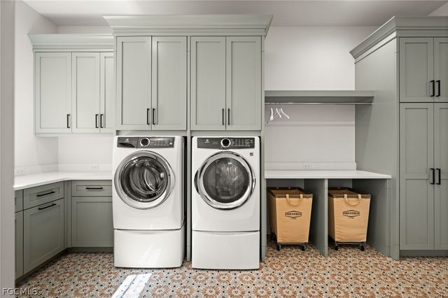 5661 Riverside DR, Cape Coral, FL 33904