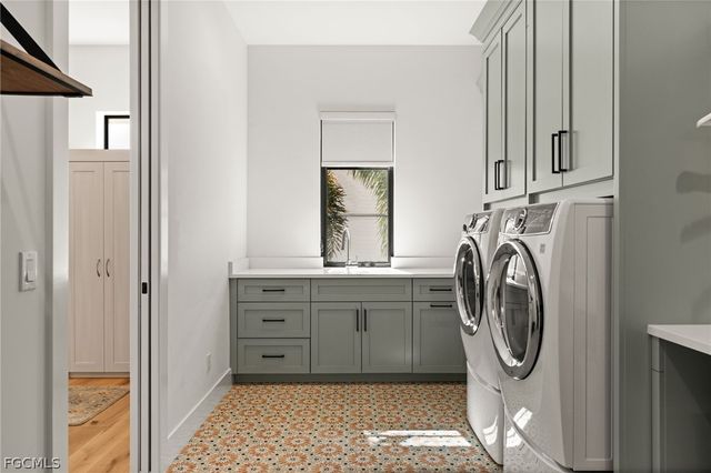 5661 Riverside DR, Cape Coral, FL 33904