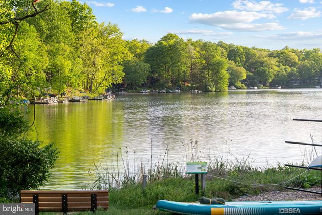 11163 LAKE CHAPEL LN, Reston, VA 20191
