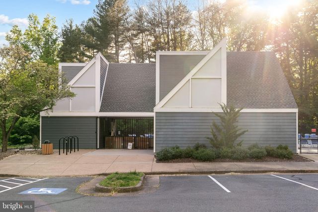 11163 LAKE CHAPEL LN, Reston, VA 20191