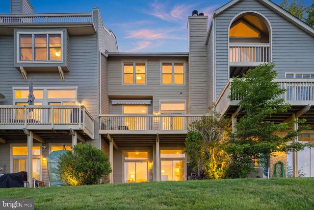 11163 LAKE CHAPEL LN, Reston, VA 20191