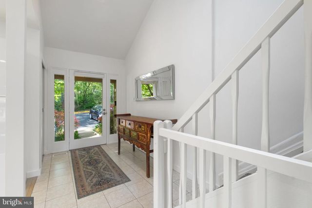 11163 LAKE CHAPEL LN, Reston, VA 20191