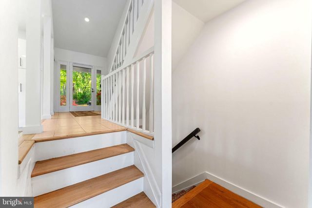 11163 LAKE CHAPEL LN, Reston, VA 20191
