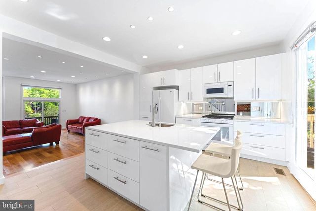 11163 LAKE CHAPEL LN, Reston, VA 20191