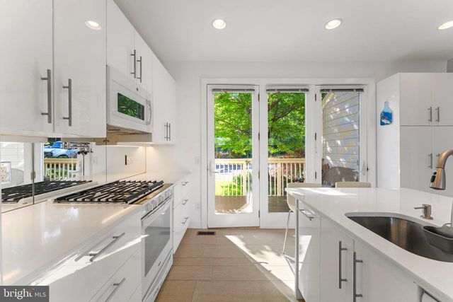 11163 LAKE CHAPEL LN, Reston, VA 20191