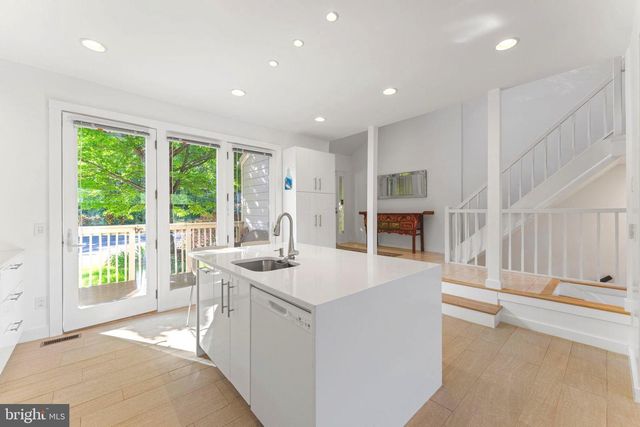 11163 LAKE CHAPEL LN, Reston, VA 20191