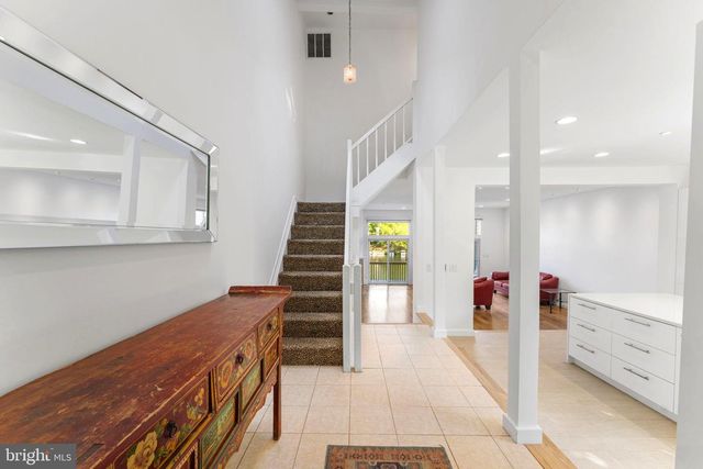 11163 LAKE CHAPEL LN, Reston, VA 20191