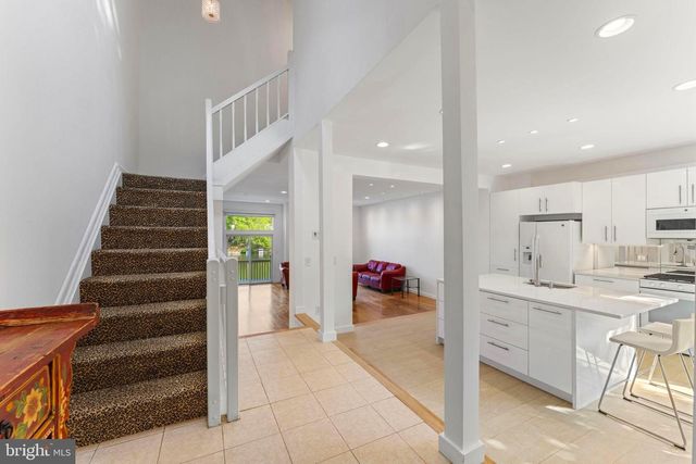 11163 LAKE CHAPEL LN, Reston, VA 20191