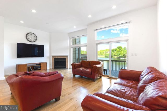 11163 LAKE CHAPEL LN, Reston, VA 20191