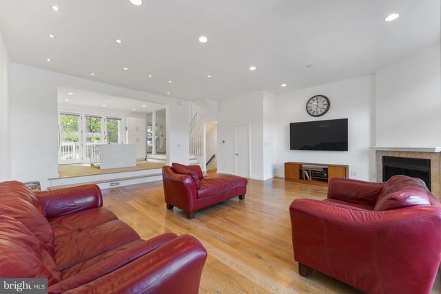 11163 LAKE CHAPEL LN, Reston, VA 20191