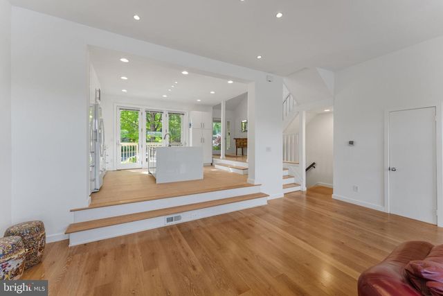 11163 LAKE CHAPEL LN, Reston, VA 20191