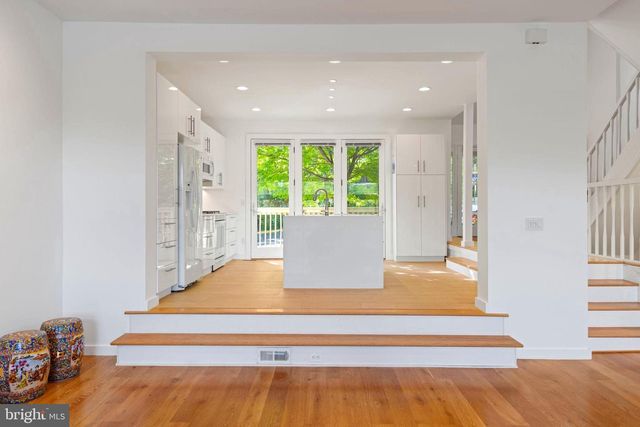 11163 LAKE CHAPEL LN, Reston, VA 20191