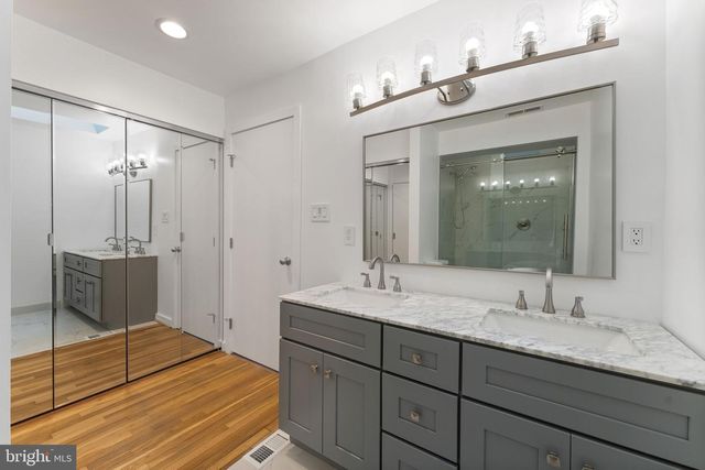 11163 LAKE CHAPEL LN, Reston, VA 20191