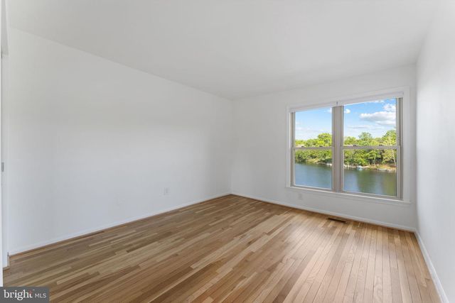 11163 LAKE CHAPEL LN, Reston, VA 20191