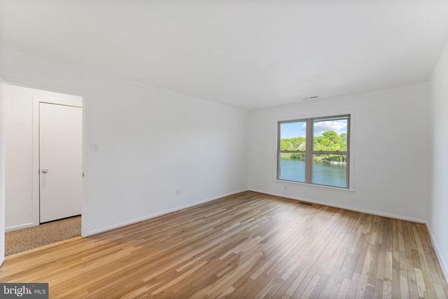 11163 LAKE CHAPEL LN, Reston, VA 20191