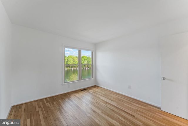 11163 LAKE CHAPEL LN, Reston, VA 20191