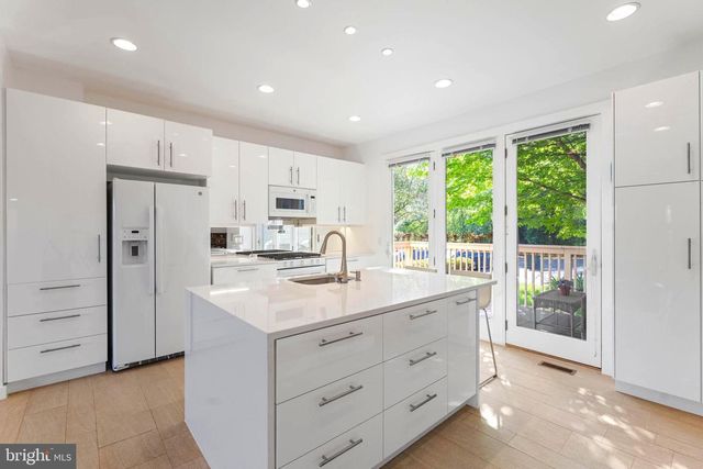 11163 LAKE CHAPEL LN, Reston, VA 20191