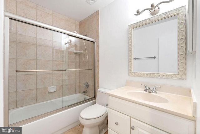 11163 LAKE CHAPEL LN, Reston, VA 20191