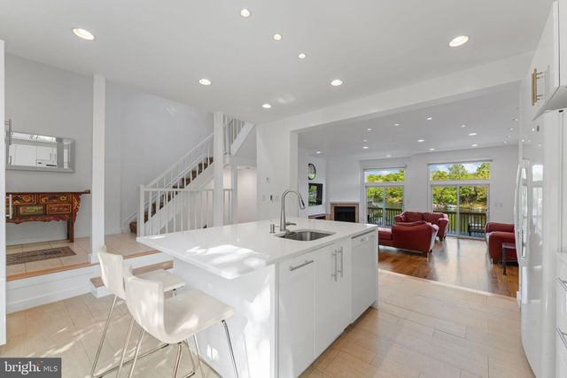 11163 LAKE CHAPEL LN, Reston, VA 20191