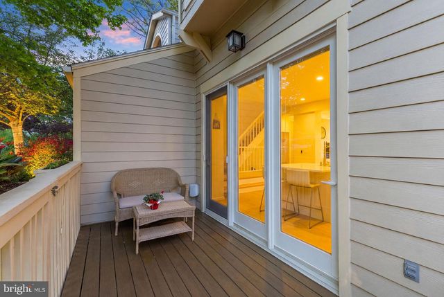 11163 LAKE CHAPEL LN, Reston, VA 20191